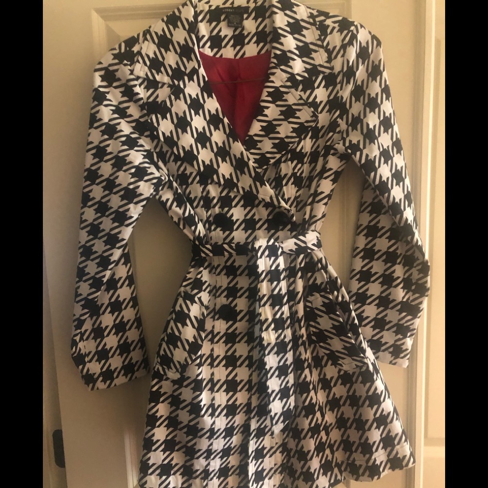 Nearly new black & white coat.